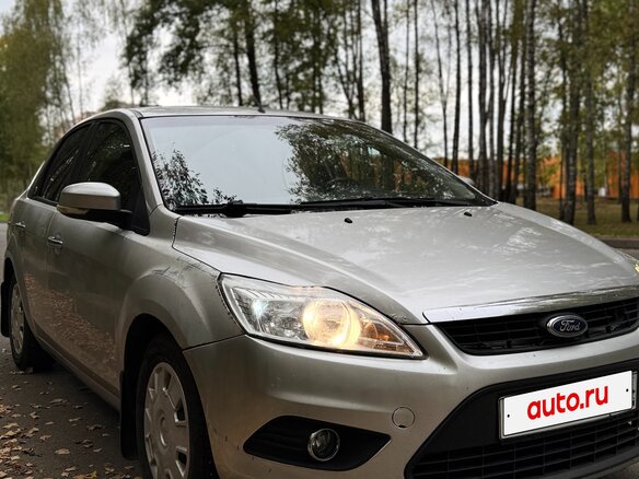 2011 Ford Focus II Рестайлинг, серебристый, 490000 рублей - вид 1