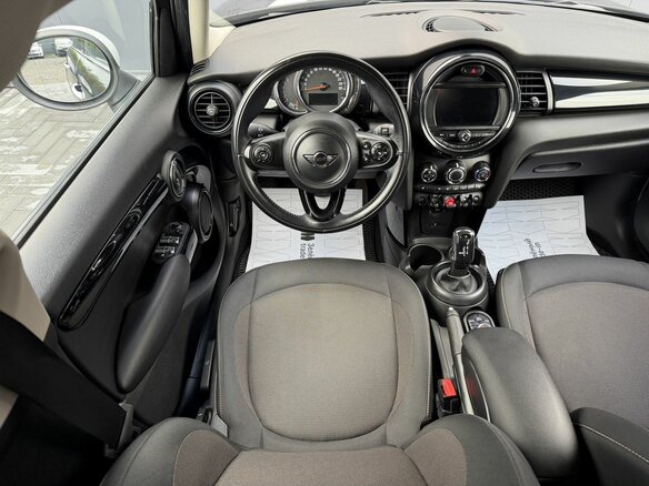 2018 Mini Hatch Cooper III (F55/F56) Рестайлинг, чёрный, 1750000 рублей - вид 10