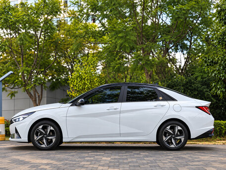 2023 Hyundai Elantra VII (CN7), белый, 1425000 рублей, вид 3