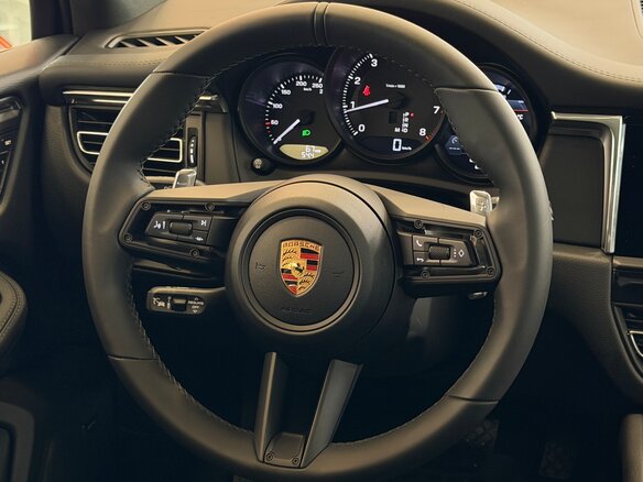 2025 Porsche Macan I Рестайлинг 2, чёрный, 11495000 рублей - вид 8