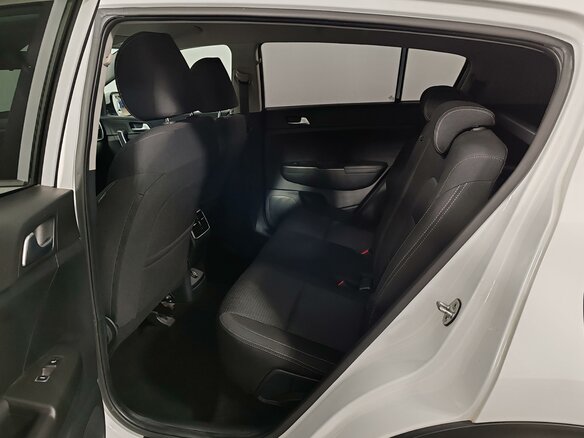 2018 Kia Sportage IV Рестайлинг, белый, 1899000 рублей - вид 15