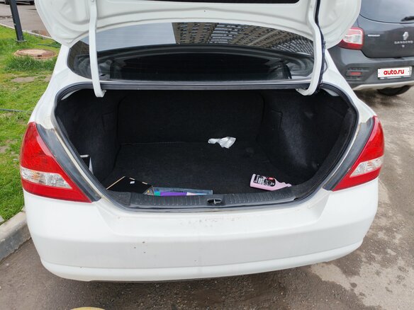 2005 Nissan Tiida Latio I, белый, 420000 рублей - вид 10