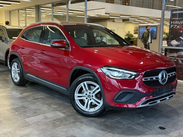 2020 Mercedes-Benz GLA 200 II (H247), красный, 3299000 рублей - вид 2