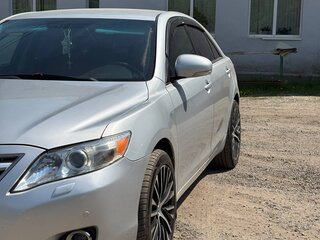 2011 Toyota Camry VI (XV40) Рестайлинг, серебристый, 1450000 рублей, вид 1