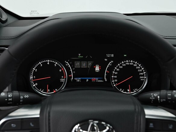 2023 Toyota Land Cruiser 300 Series, чёрный, 9900000 рублей - вид 13