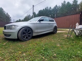 2010 BMW 1 серии 118d I (E81/E82/E87/E88) Рестайлинг, серебристый, 1050000 рублей, вид 1