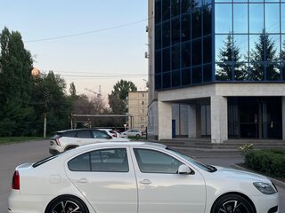2010 Skoda Octavia II (A5) Рестайлинг, белый, 700000 рублей, вид 4