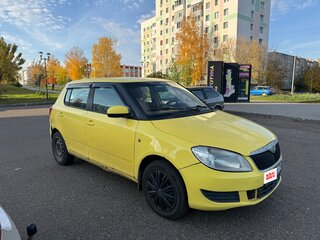 2011 Skoda Fabia II Рестайлинг, жёлтый, 295000 рублей, вид 2