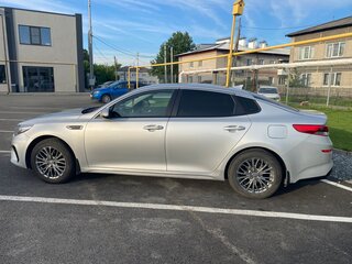 2019 Kia Optima IV Рестайлинг, серебристый, 1450000 рублей, вид 3