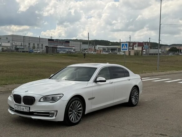 2013 BMW 7 серии Long 740Li xDrive V (F01/F02/F04) Рестайлинг, белый, 2050000 рублей