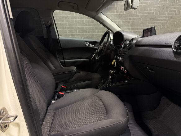 2012 Audi A1 I (8X), белый, 1050000 рублей - вид 7
