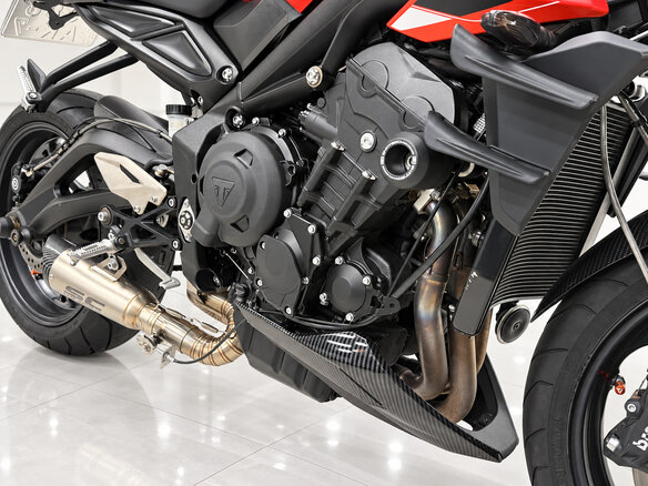 2024 Triumph Street Triple, оранжевый, 1229609 рублей - вид 17