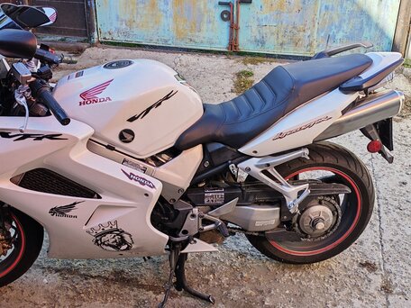 2006 Honda VFR 800, белый, 550000 рублей, вид 2