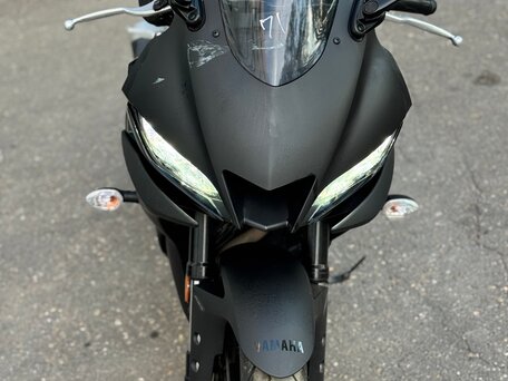 2020 Yamaha YZF-R3, чёрный, 529000 рублей, вид 4