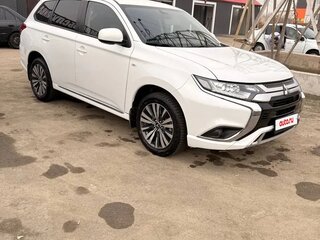 2022 Mitsubishi Outlander III Рестайлинг 3, белый, 2500000 рублей, вид 2