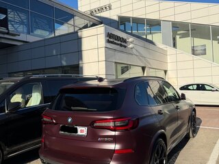 2021 BMW X5 M50i IV (G05/G18), фиолетовый, 7600000 рублей, вид 3
