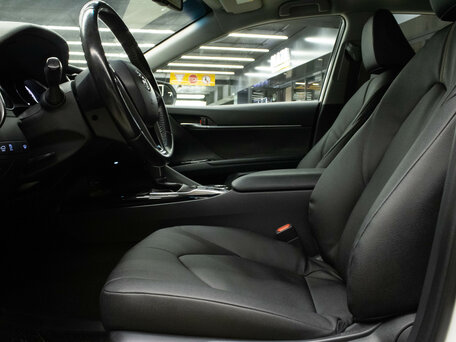 2021 Toyota Camry VIII (XV70), белый, 2650000 рублей, вид 5