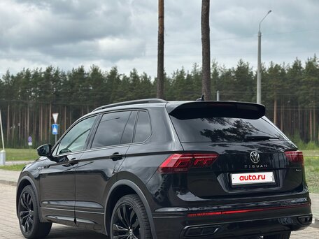 2022 Volkswagen Tiguan II Рестайлинг, чёрный, 3400000 рублей, вид 4