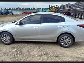 2021 Kia Rio IV Рестайлинг, серый, 1450000 рублей, вид 5