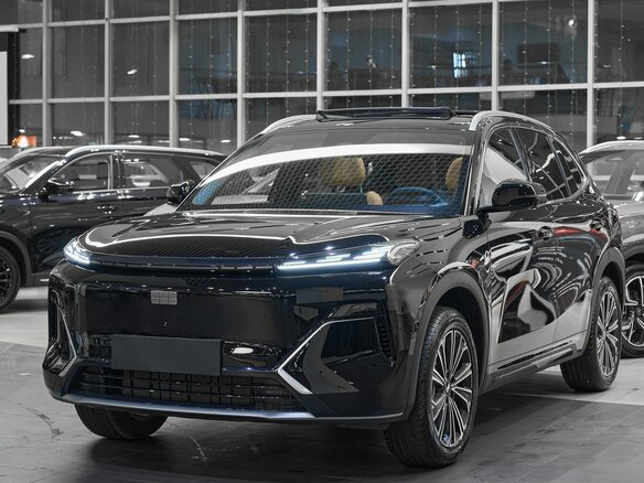 2026 Geely EX5 Гибрид EM-i, чёрный - вид 2