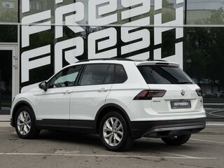 2017 Volkswagen Tiguan II, белый, 2730000 рублей, вид 2