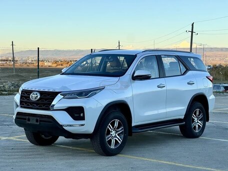 2023 Toyota Fortuner II Рестайлинг, белый, 5140000 рублей, вид 1
