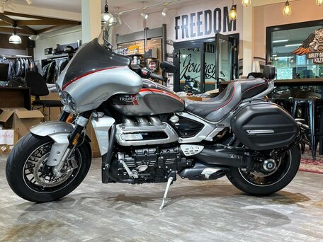 2022 Triumph Rocket 3, серебристый, 2700000 рублей, вид 2