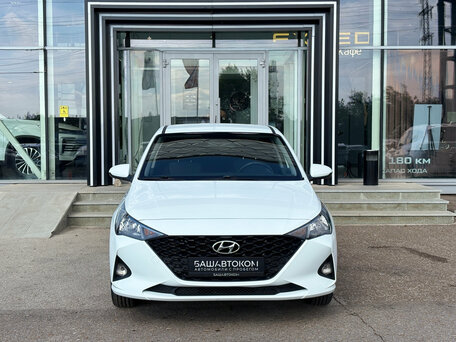 2020 Hyundai Solaris II Рестайлинг, белый, 1480000 рублей, вид 2