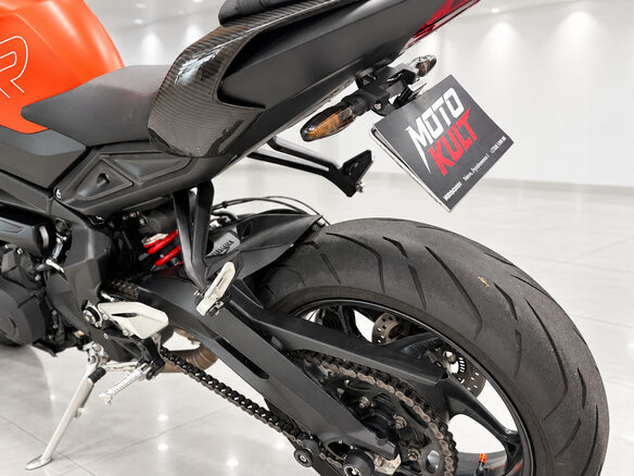 2024 Triumph Street Triple, оранжевый, 1229609 рублей - вид 11