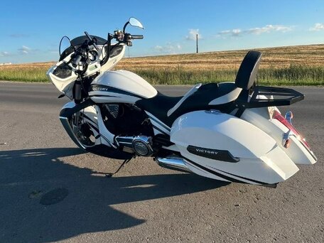 2012 Victory Cross Country, белый, 700000 рублей, вид 1