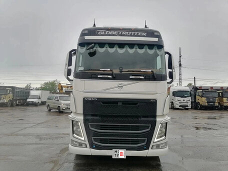 2017 Volvo FH, белый, 8100000 рублей, вид 3