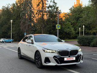 2023 BMW 5 серии 530i xDrive VIII (G60/G61/G68), белый, 7290000 рублей, вид 2