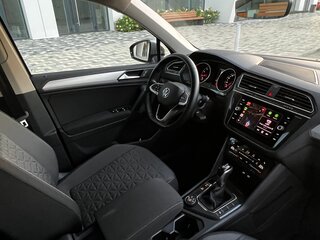 2021 Volkswagen Tiguan II Рестайлинг, серый, 3690000 рублей, вид 4