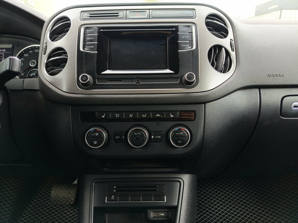 2016 Volkswagen Tiguan I Рестайлинг, серебристый - вид 14