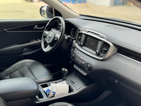 2017 Kia Sorento III Prime, чёрный, 2250000 рублей - вид 6