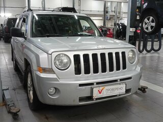 2010 Jeep Liberty (Patriot), серебристый, 650000 рублей, вид 2