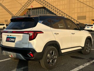 2023 Kia Seltos I Рестайлинг, белый, 1950000 рублей, вид 4