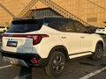 2023 Kia Seltos I Рестайлинг, белый, 1950000 рублей - вид 4