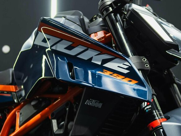 2026 KTM 390 Duke, синий, 400000 рублей - вид 2