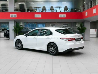 2020 Toyota Camry VIII (XV70), белый, 1850000 рублей, вид 4