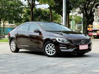 2018 Volvo S60 II Рестайлинг, коричневый, 1360000 рублей, вид 4