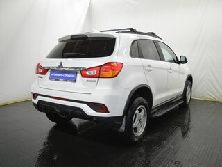 2018 Mitsubishi ASX I Рестайлинг 2, белый, 1500000 рублей, вид 5