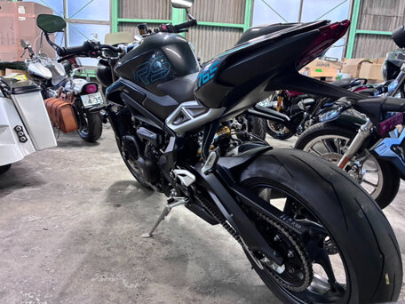 2026 Triumph Speed Triple, чёрный, 849000 рублей, вид 2