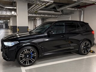 2020 BMW X5 M Competition III (F95), чёрный, 9700000 рублей, вид 3