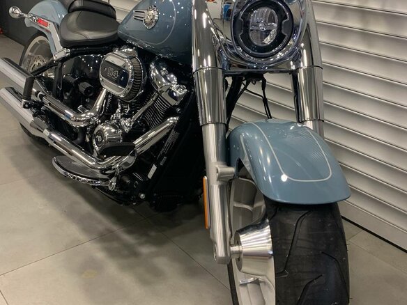2024 Harley-Davidson Fat Boy, голубой, 2900000 рублей - вид 4
