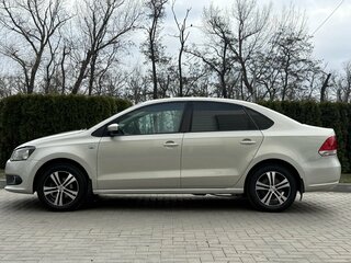 2015 Volkswagen Polo V, серебристый, 700000 рублей, вид 5