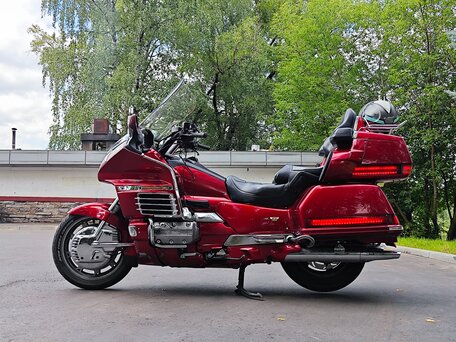 1999 Honda GL 1500 Gold Wing, красный, 550000 рублей, вид 2