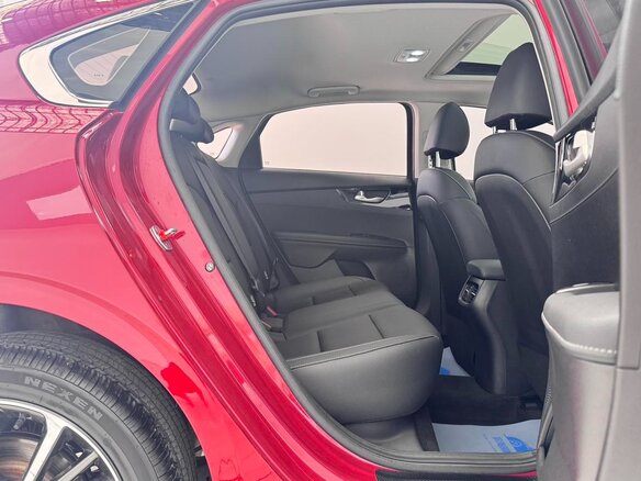 2021 Kia K3 II (China Market), красный, 1355000 рублей - вид 15