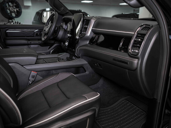 2026 Ram 1500 Crew Cab eTorque V Рестайлинг, чёрный, 12090317 рублей - вид 23