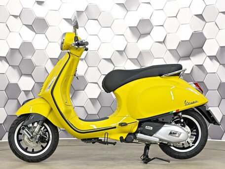 2023 Vespa Primavera, жёлтый, 419000 рублей, вид 4